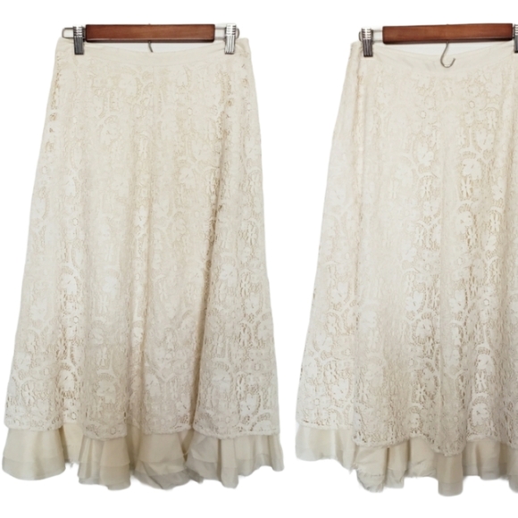Banana Republic Dresses & Skirts - 5for $25 creme lace ruffle skirt